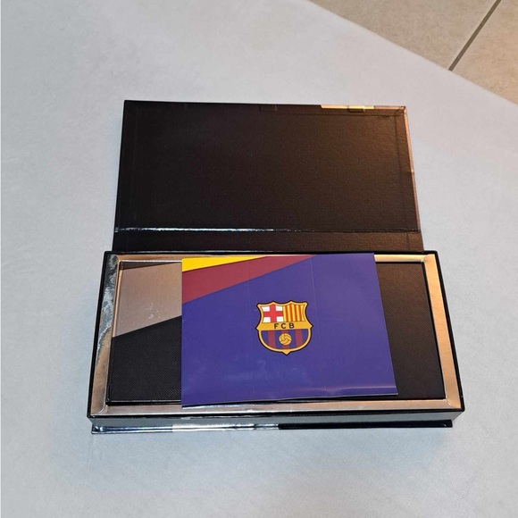 FC BARCELONA MAGIC MEMORIES VIP FAN BOX - 2014 - Picture 3 of 7